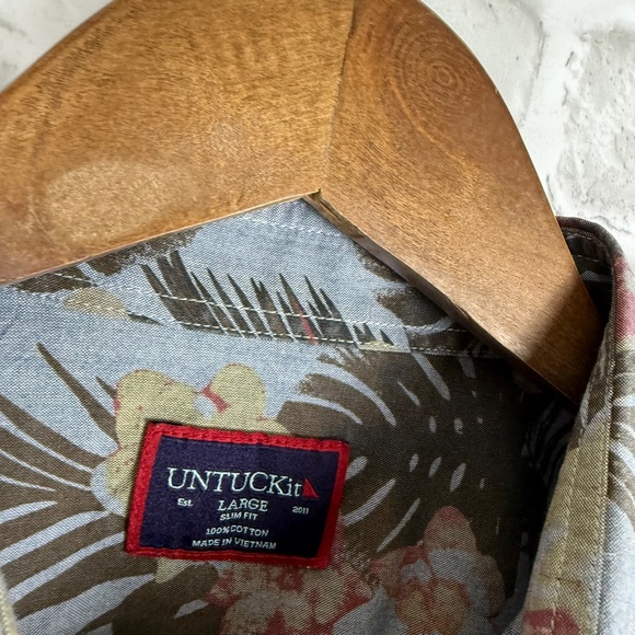 UNTUCKit Dusty Blue Colorful Floral Hawaiian Style Button Up Shirt LARGE SLIM - Picture 3 of 6